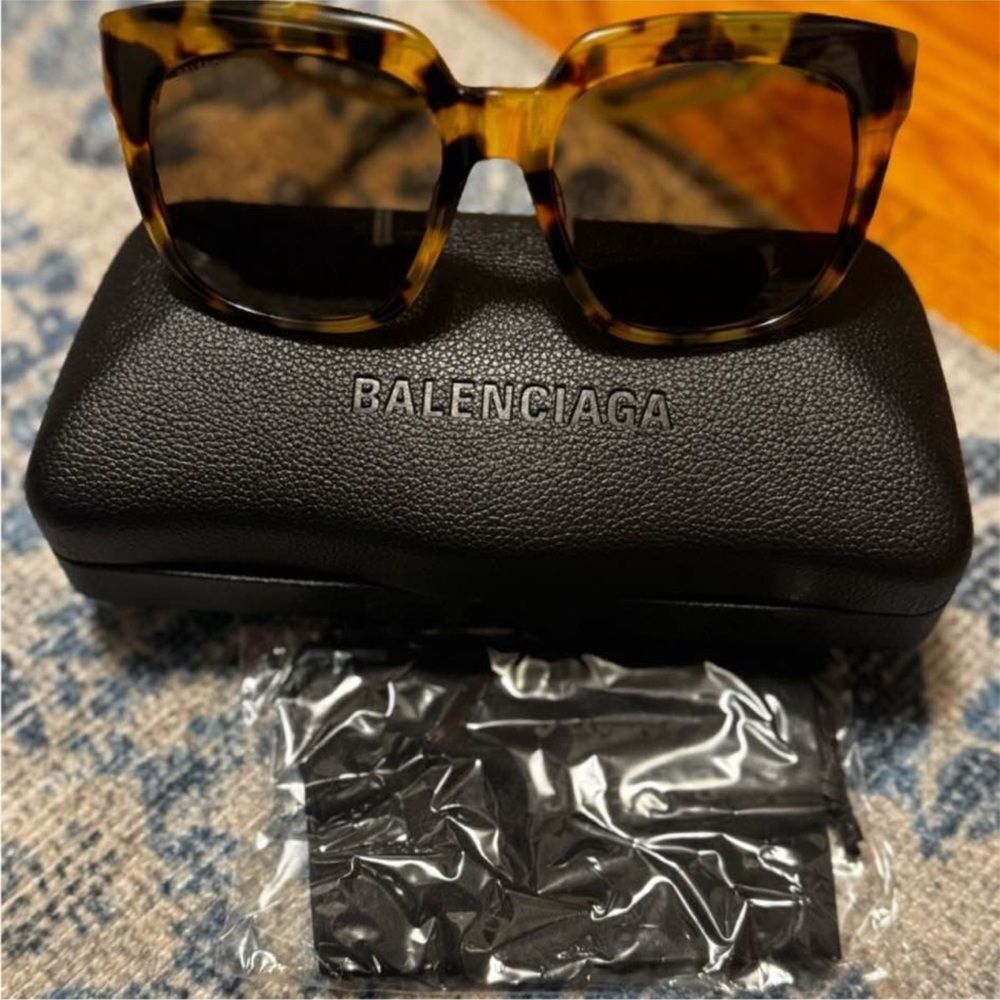 NWT Balenciaga Brown and Yellow Patterned Sunglasses with case - Picture 4 of 5